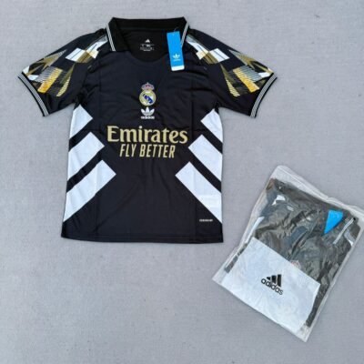 Retro Negra Real Madrid